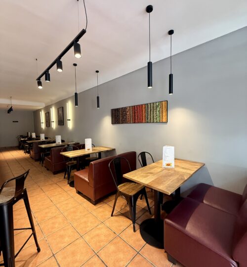 🏢 Traspaso Bar / Restaurante en Jesús (Valencia) con salida de humos y terraza